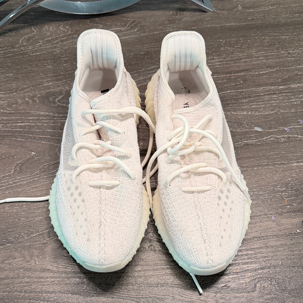 White Yeezy 350